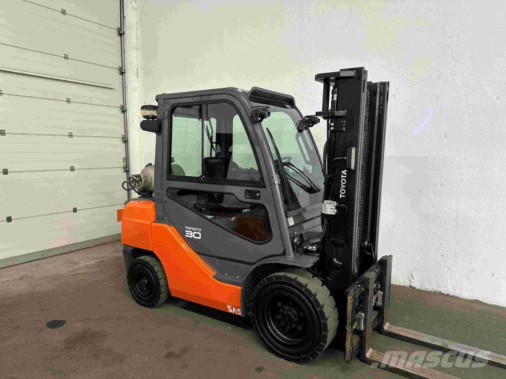 Toyota 02-8FGF30 Plinski viličari