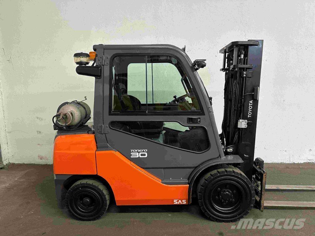 Toyota 02-8FGF30 Plinski viličari