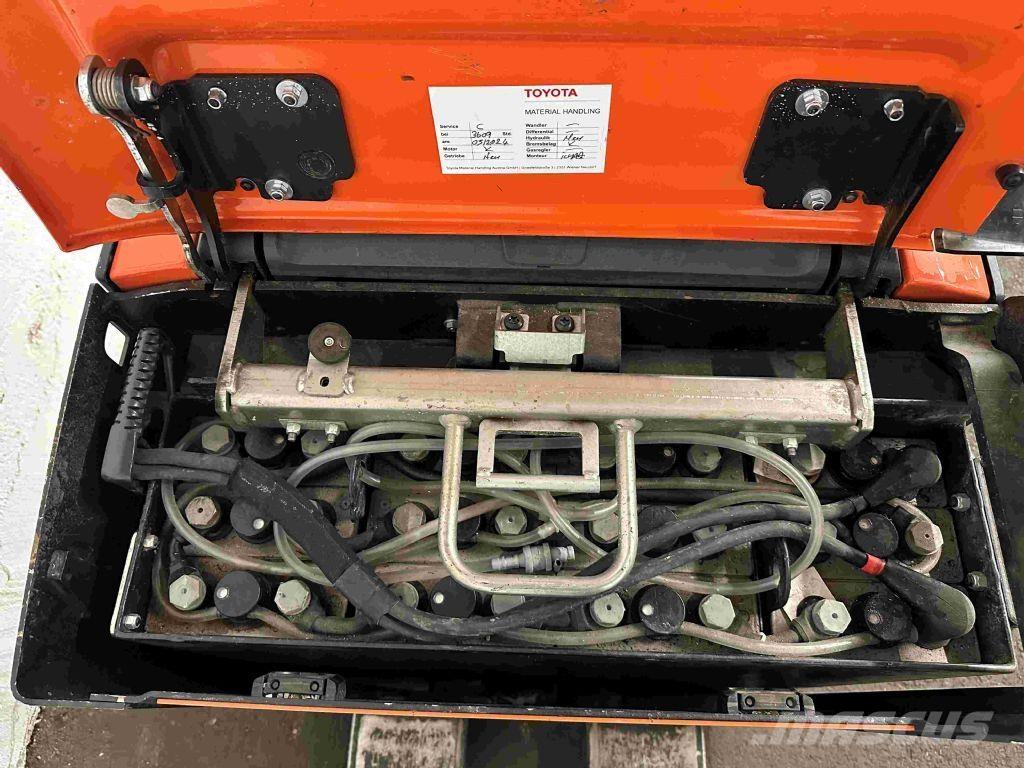 Toyota LPE 200 Nisko podizni električni viličar