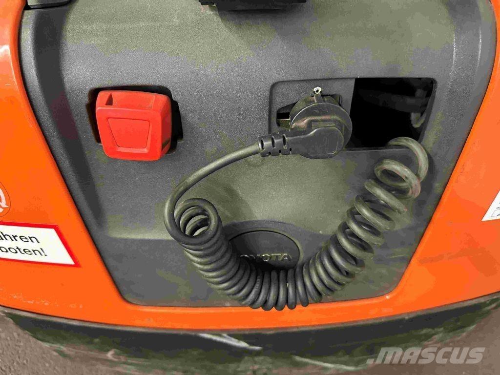 Toyota LWE 130 Nisko podizni električni viličar