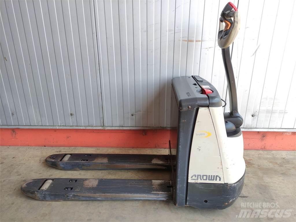 Crown WP2315 Nisko podizni električni viličar