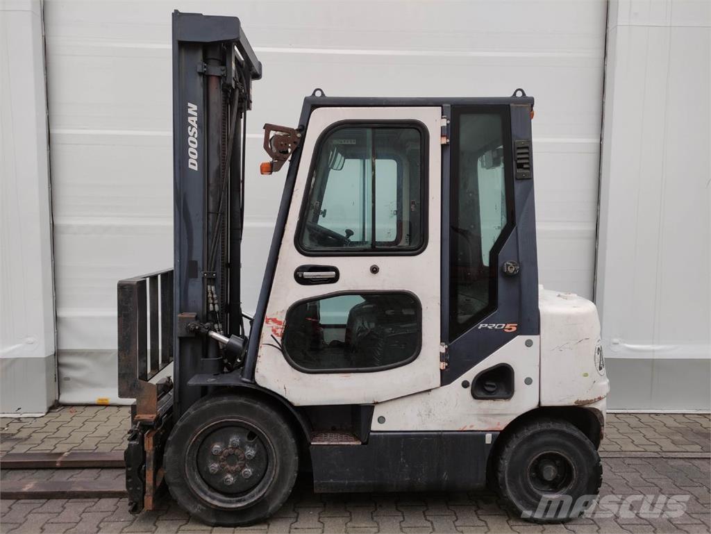 Doosan D25S-5 Dizelski viličari