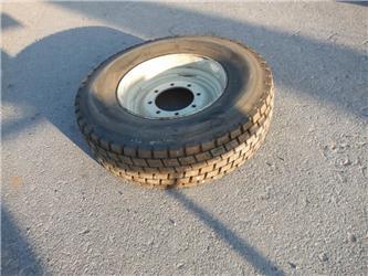 Michelin 295/80R22.5