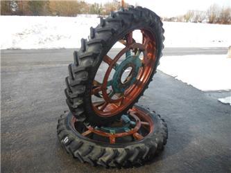 BKT 9.5R44