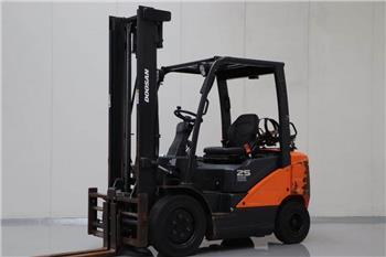 Doosan G25P-7