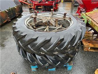 Goodyear Molcon 13.6-36