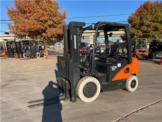 Doosan G25E-7