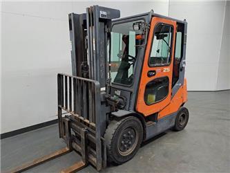 Doosan G25E-5