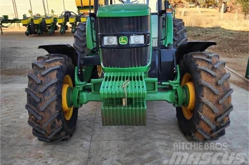 John Deere 6135B Traktori