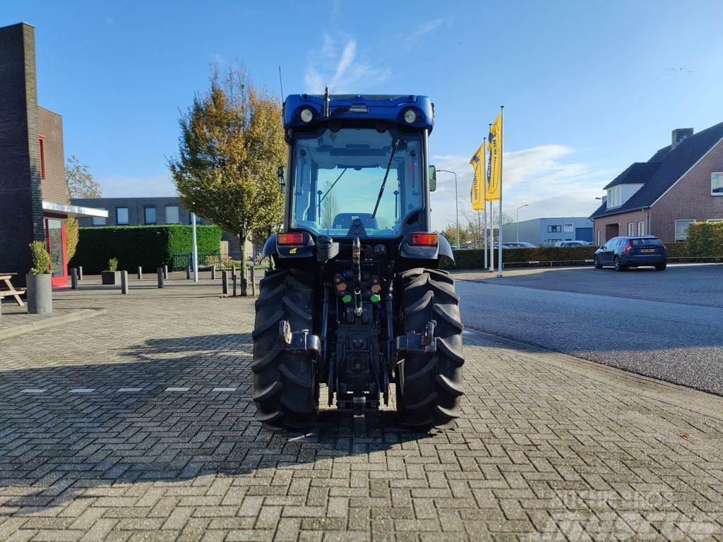 New Holland T4.80N met Rolbezem Traktori