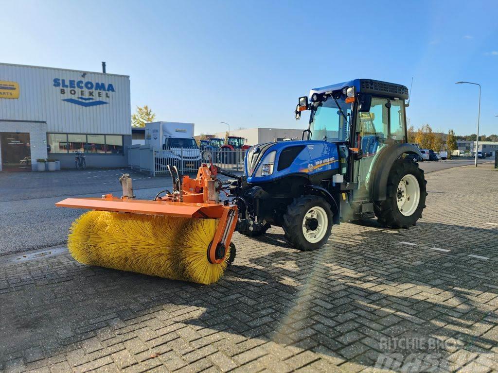 New Holland T4.80N met Rolbezem Traktori