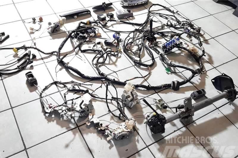  2014 Nissan NP300 Wiring and Parts Ostali kamioni