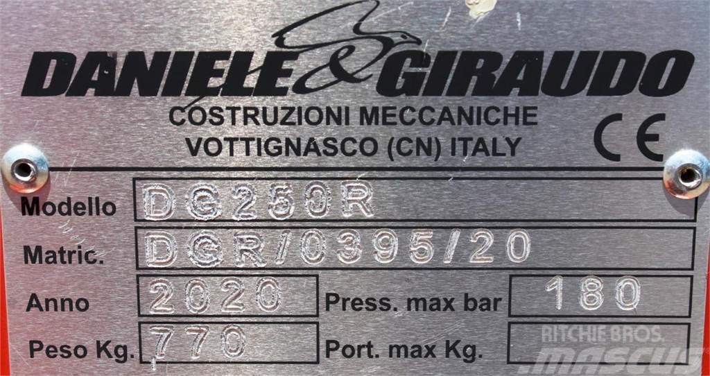  Heckbagger DG 250 R ( Daniele & Giraudo ) Priključci za prednji utovarivač