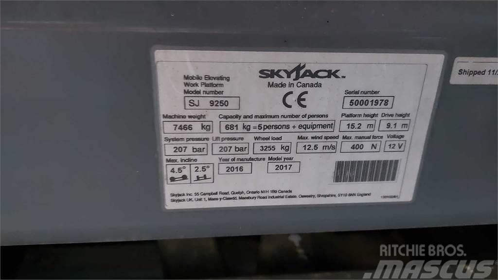 SkyJack 9250RT Škaraste platforme