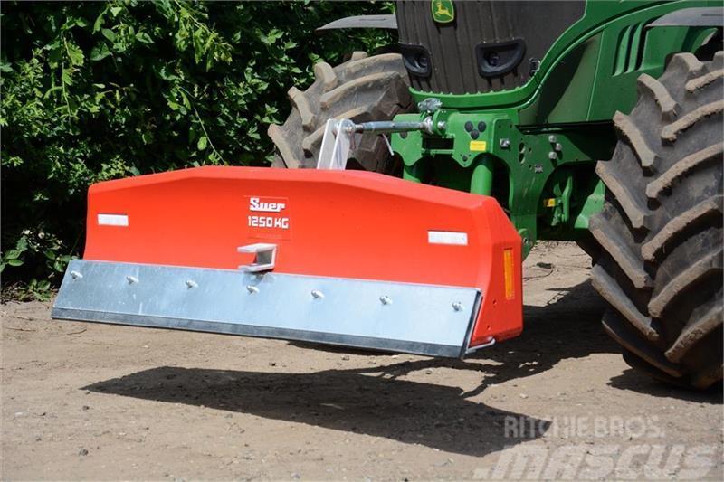  Suer 2400 kg med skarbefunktion GRATIS LEVERING Ostala oprema za traktore