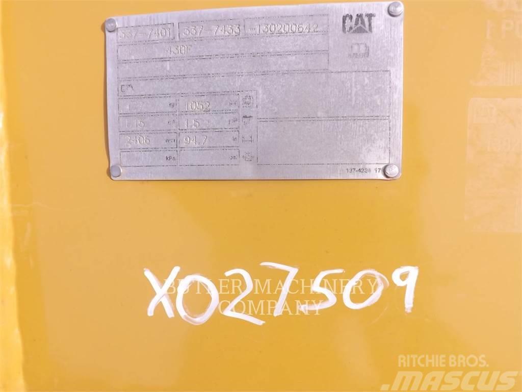 CAT 420F BUCKET 1.5 CYD PIN ON Kašike / Korpe
