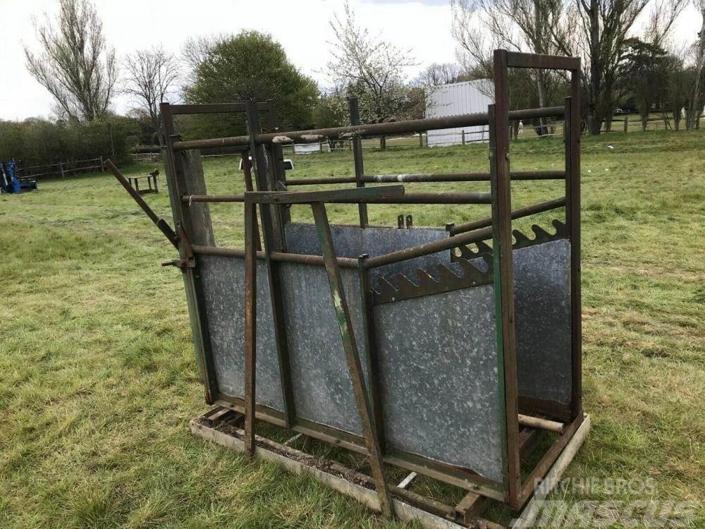  Cattle Crush £450 plus vat £540 Ostale komponente