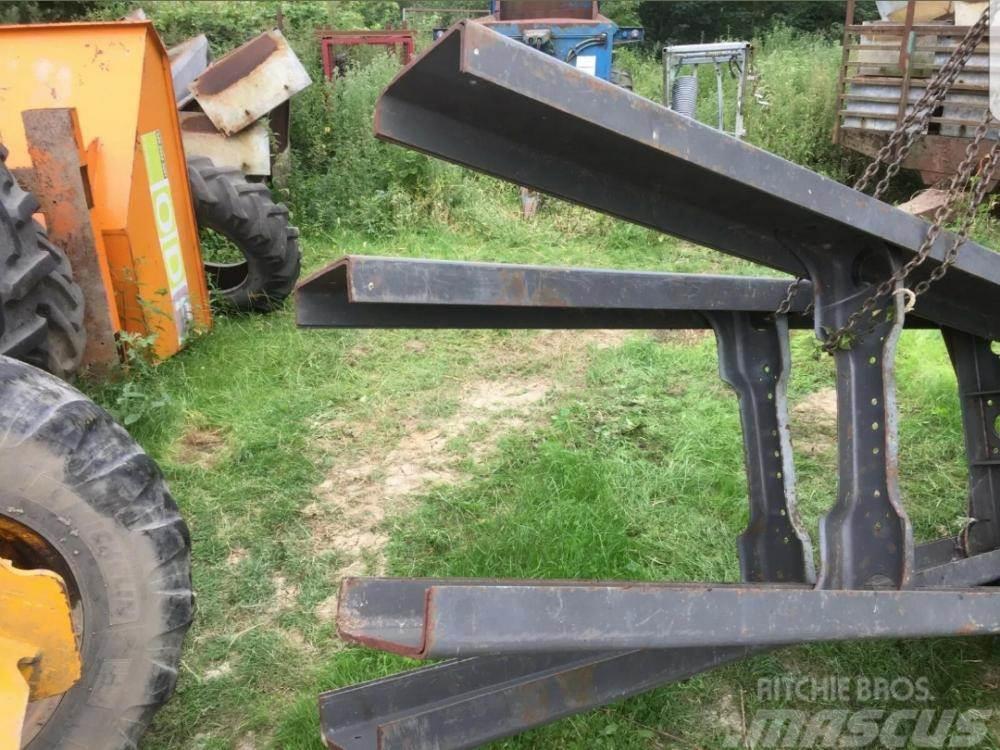  Lorry chassis Volvo £180 Ostale komponente