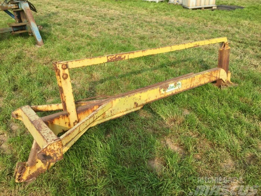  Post banger three point linkage - tractor mounted  Ostale komponente