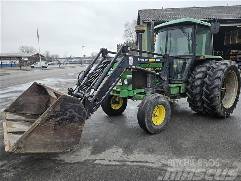John Deere 2850 med frontlæsser og redskaber Traktori
