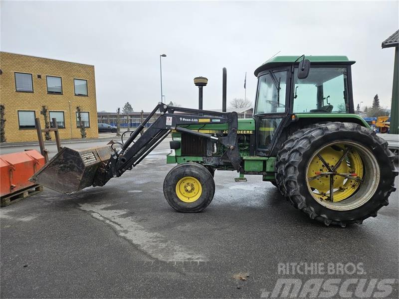 John Deere 2850 med frontlæsser og redskaber Traktori