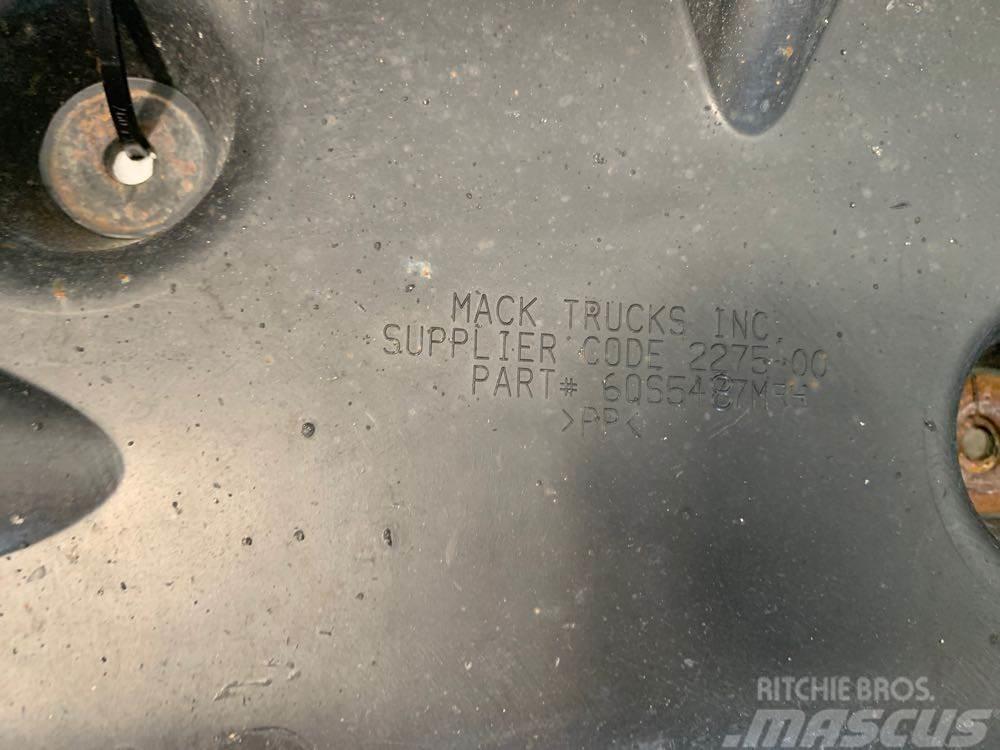 Mack CXU613 Other components