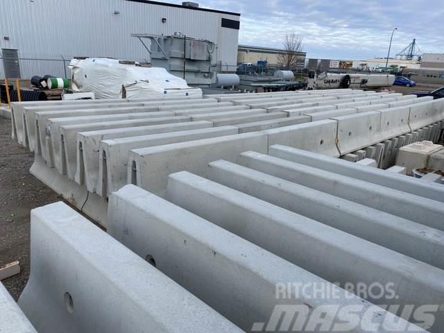  Quantity of (50) Concrete Jersey Barriers Ostali strojevi za gradnju cesta