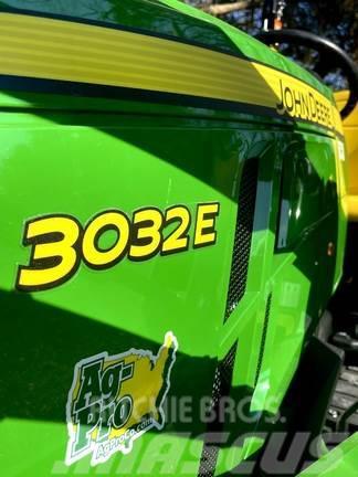 John Deere 3032E Kompaktni (mali) traktori