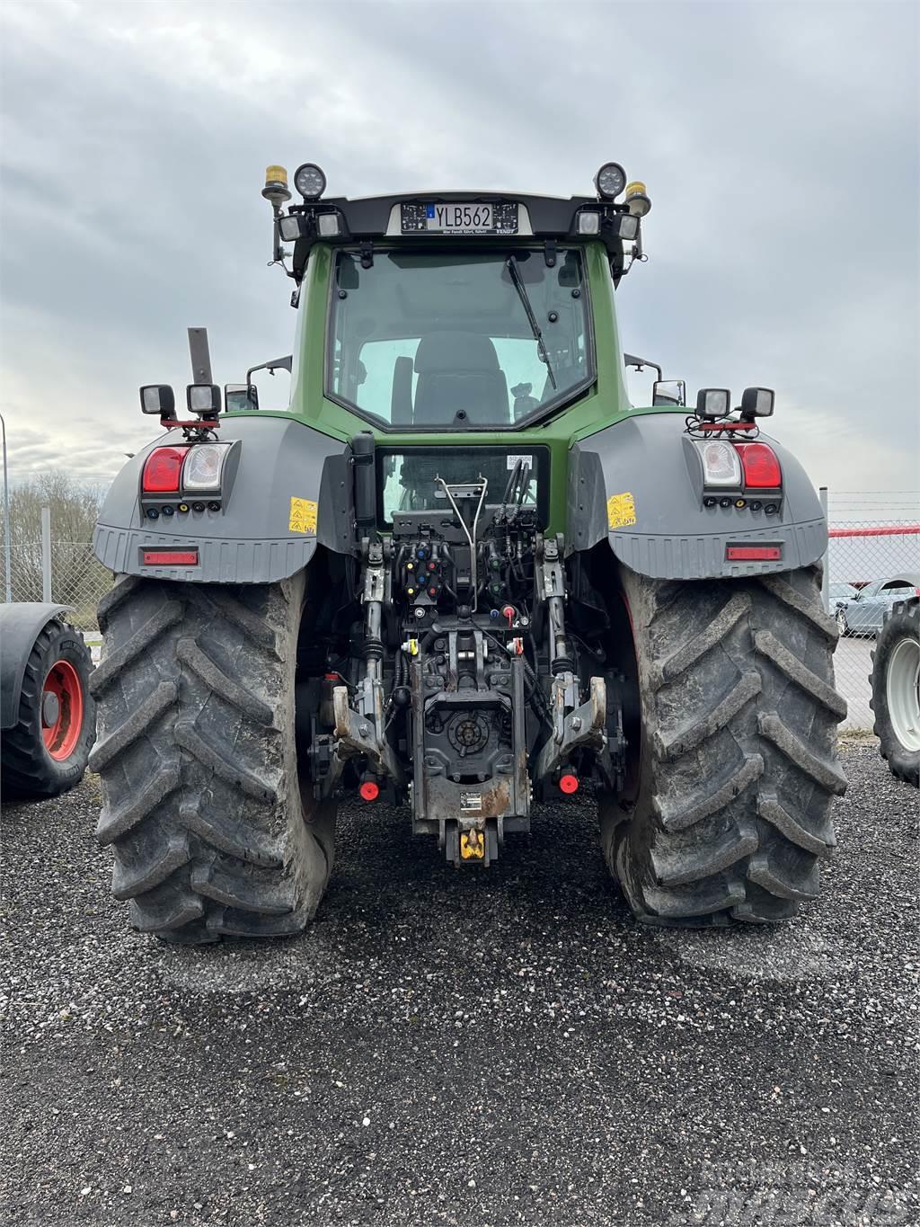 Fendt 828 VARIO S4 Traktori