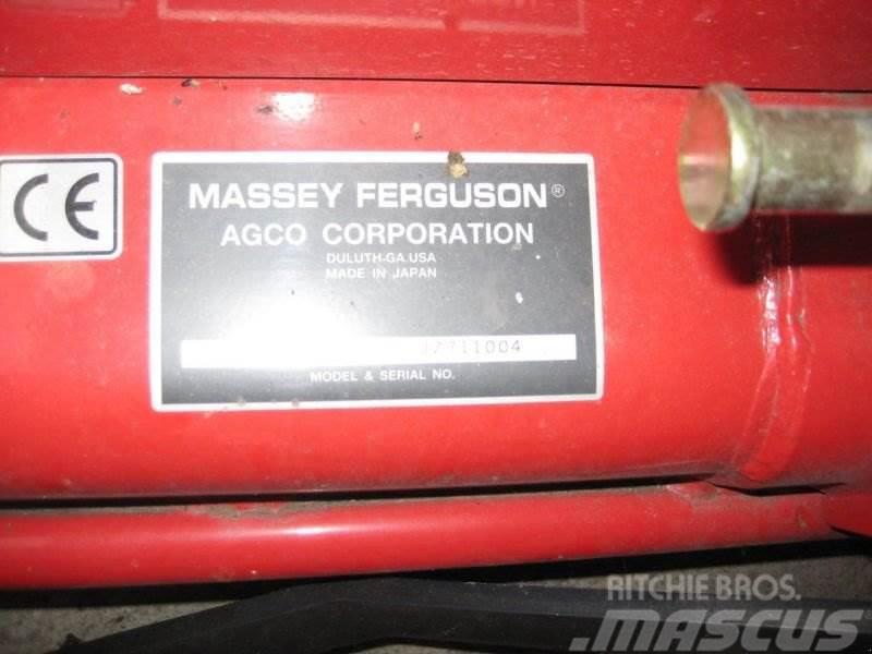 Massey Ferguson ZWISCHENACHSMÄHWERK MF Kompaktni (mali) traktori