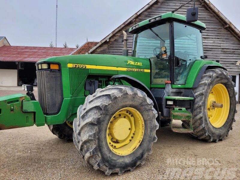 John Deere 8300 Traktori