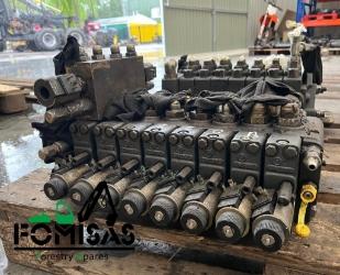 John Deere 810 B Valve block F038745