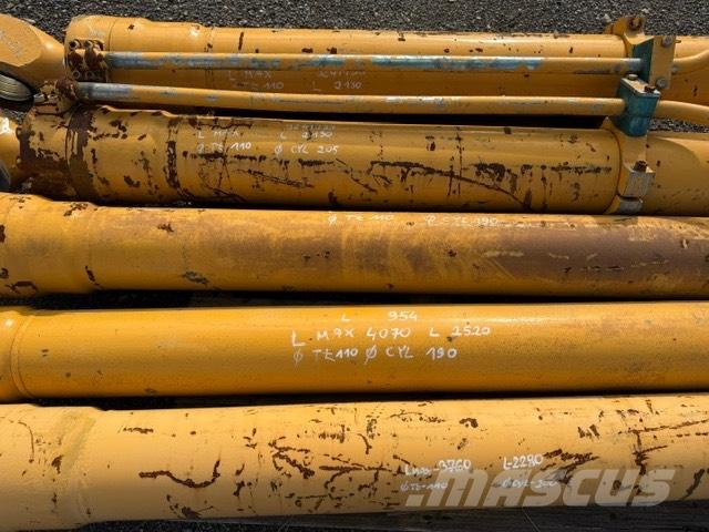 Liebherr R 954 C SIŁOWNIK NAPORU L-2520MM Hidraulika