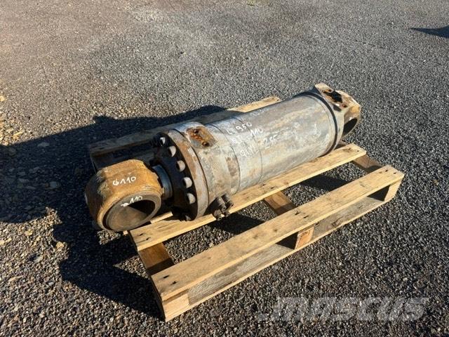 Volvo L 110 F USED HYDRAULIC CYLINDER Hidraulika