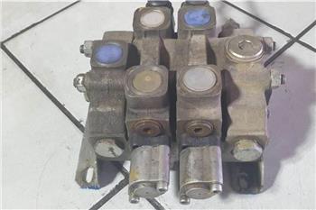  Dinoil Hydraulic Directional Control Valve Bank