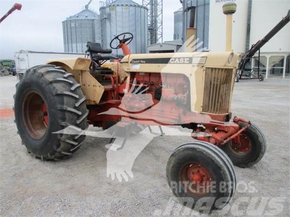 J I Case 1030 Traktori