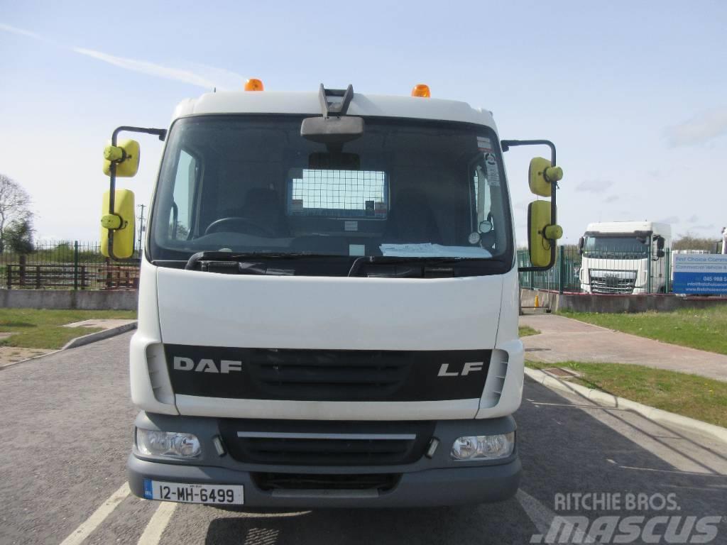 DAF 45.210 ATI Kamioni s ravnim pločom / vitlom