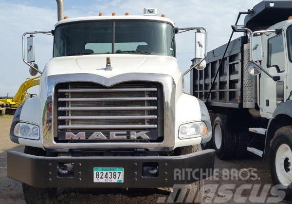 Mack water truck GU813E Kamioni cisterne