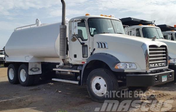 Mack water truck GU813E Kamioni cisterne
