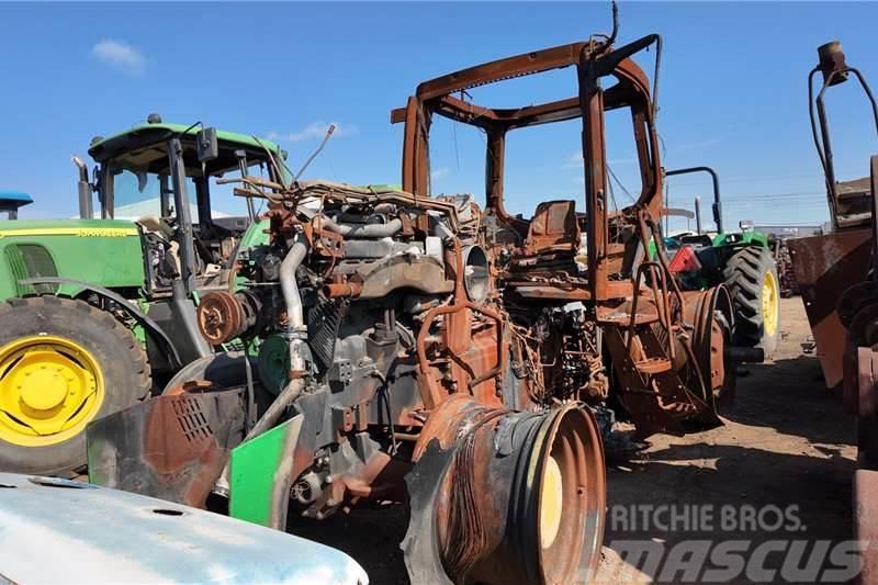 John Deere JD 8530 TractorÂ Now stripping for spares. Traktori