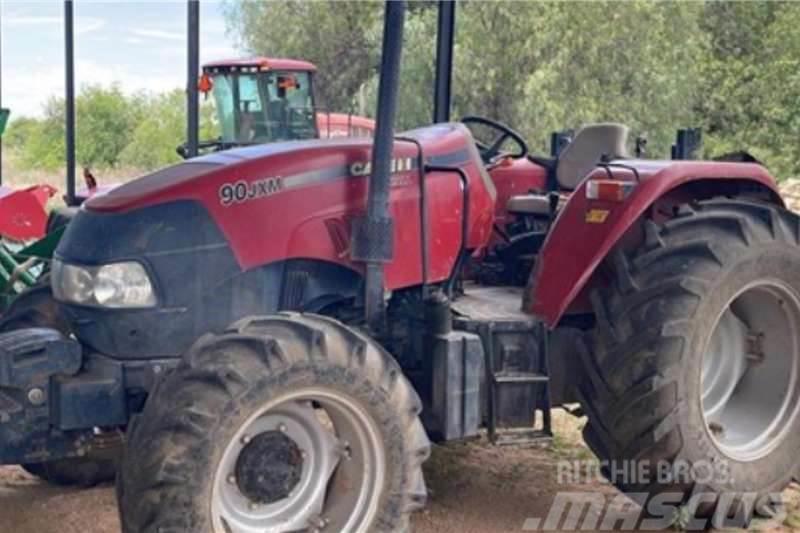 Case IH Farmall 90JXM Traktori