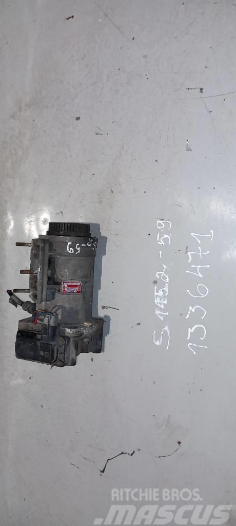 Scania R144.530 main brake valve 1336471 Kočnice