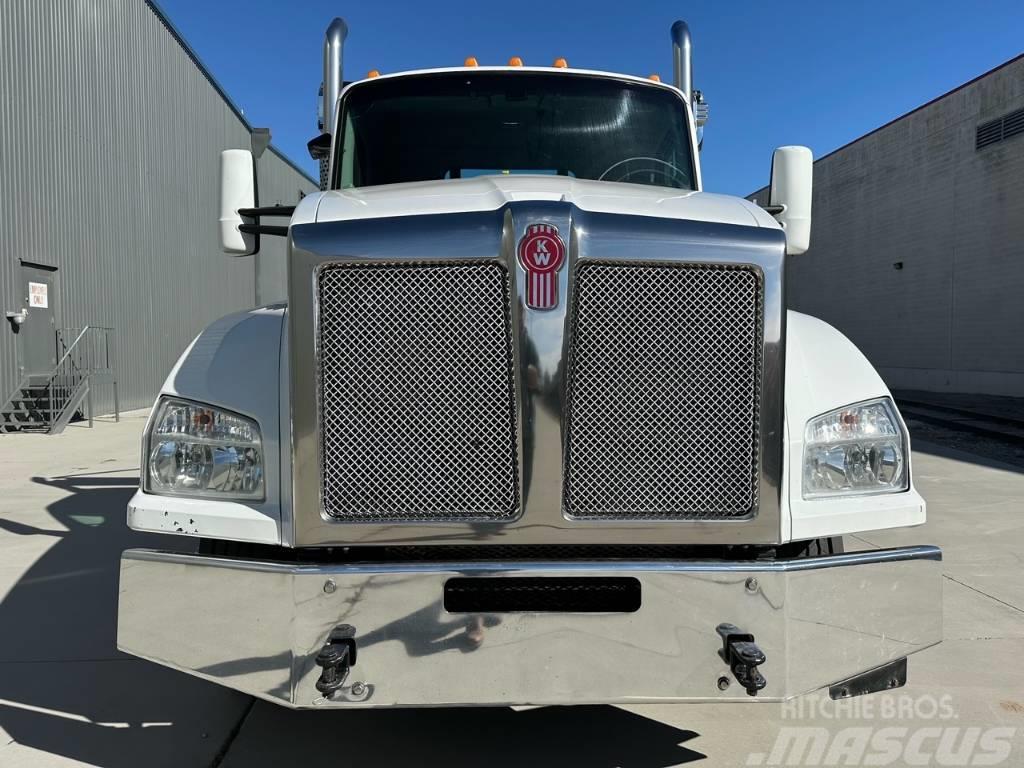 Kenworth T 880 Rol kiper kamioni s kukama za dizanje
