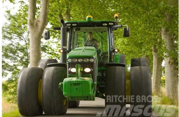 John Deere JD8270 Traktori