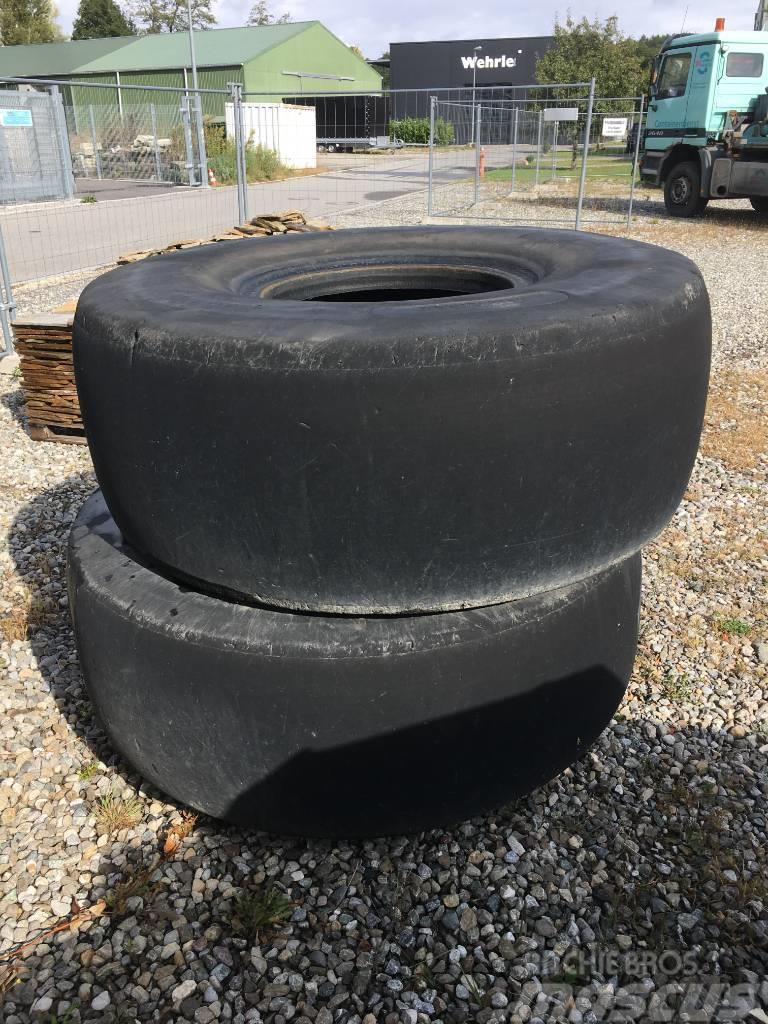 Michelin Recamax 23.5R25 smooth tyre Gume, kotači i naplatci