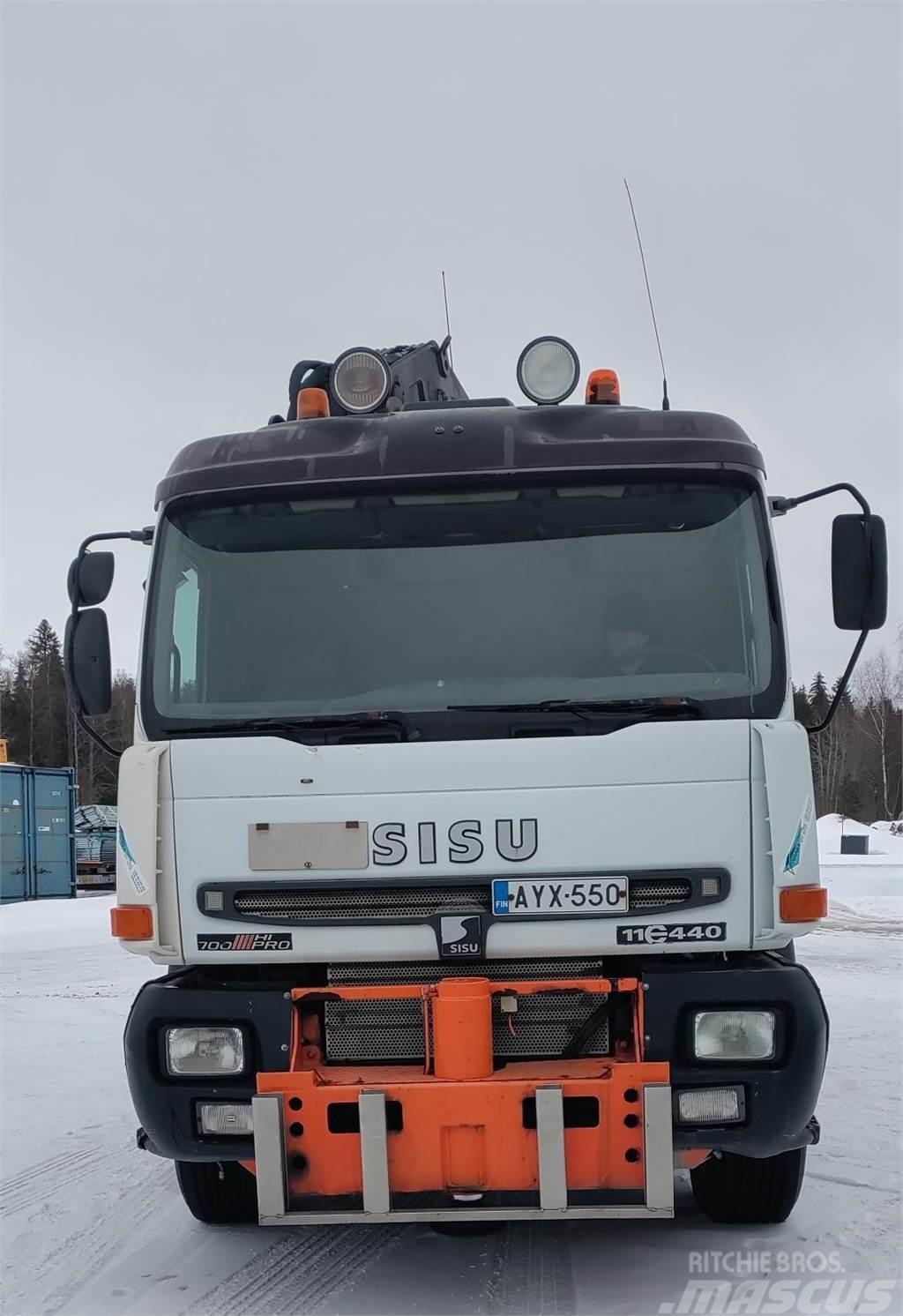 Sisu E11M 8x4 + Hiab Kamioni sa kranom