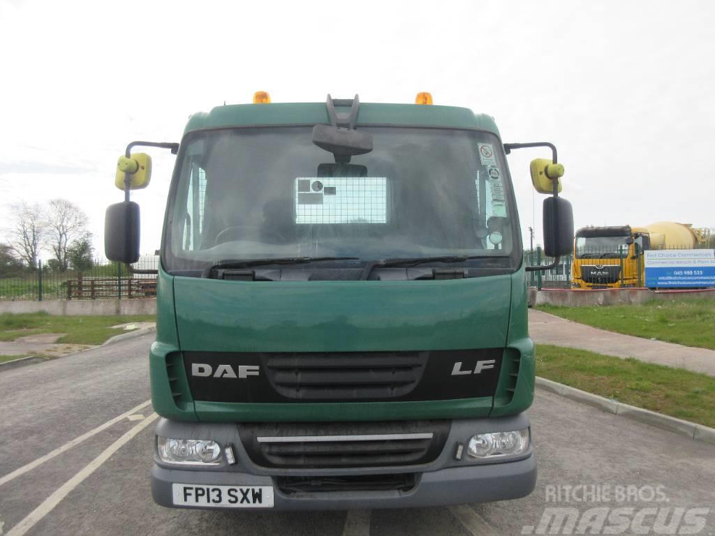 DAF 45.180 Kamioni s ravnim pločom / vitlom