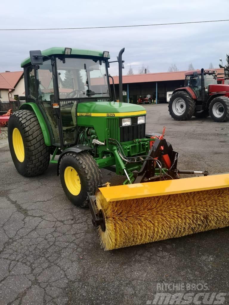 John Deere 5400 Kompaktni (mali) traktori