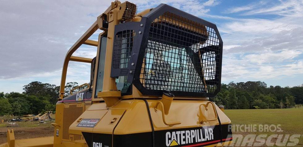 CAT Screens and Sweeps package for D5N Ostala oprema za traktore
