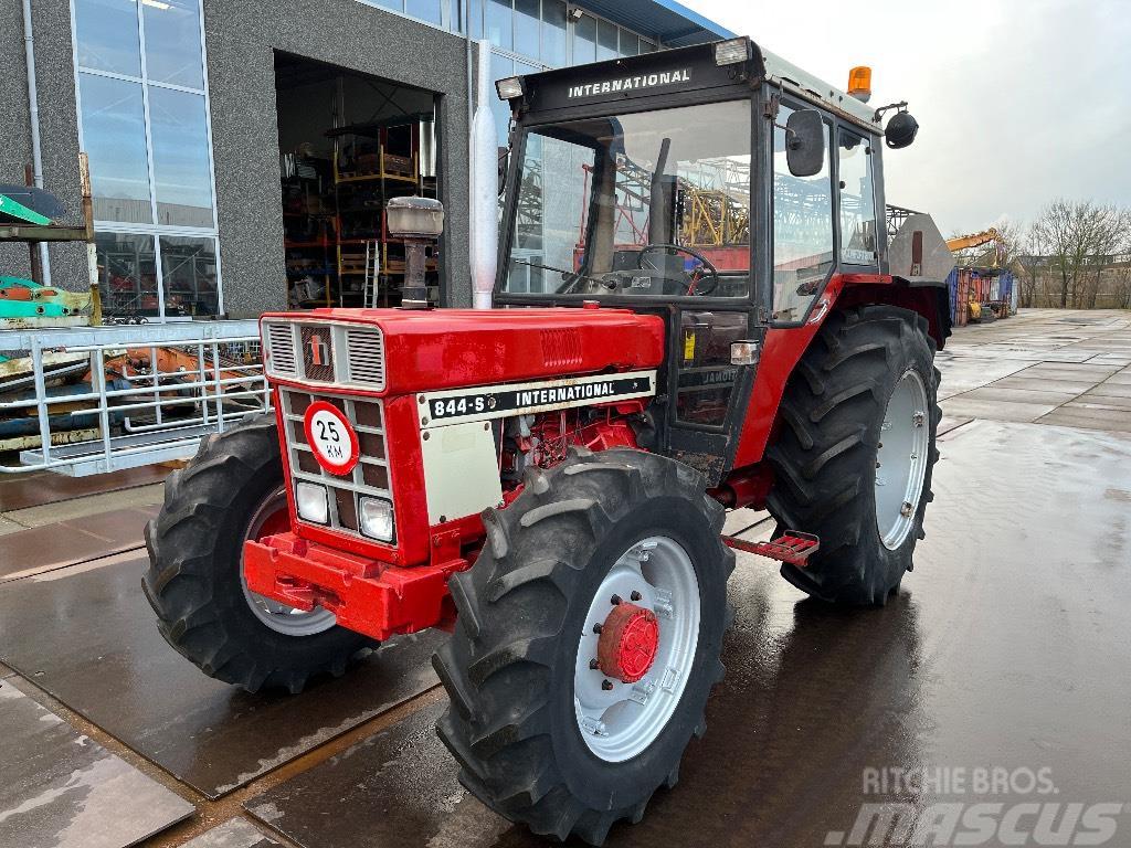 International 844 S 4x4 Traktori